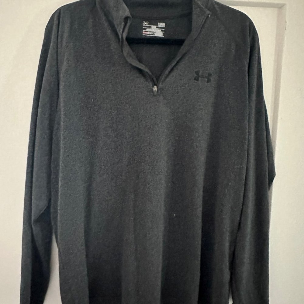 Men’s  UNDER ARMOUR 1/2 zip pullover size LARGE Gray